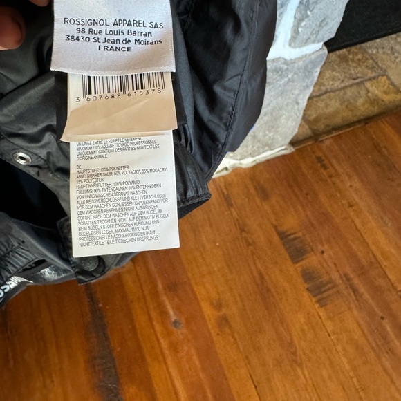 Amazing Rossignol Ski suit! Almost new ! Barely worn!
Paid $800.00 - Picture 3 of 6